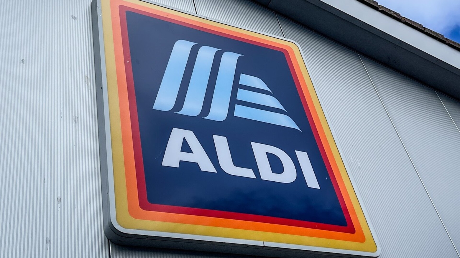 Video thumbnail for The Customer Checkout Scheme Aldi Employees Can't Stand