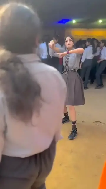 Video thumbnail for Outstanding dance by School girls