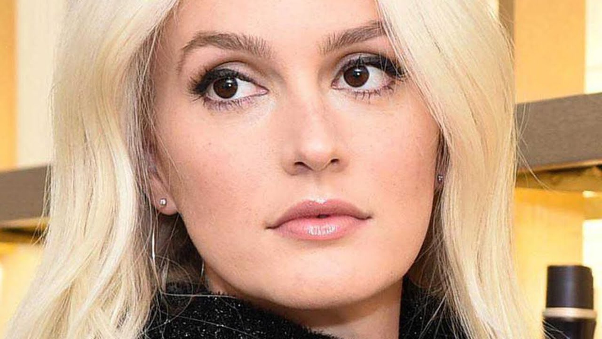 Video thumbnail for The Tragic Real-Life Story Of Leighton Meester