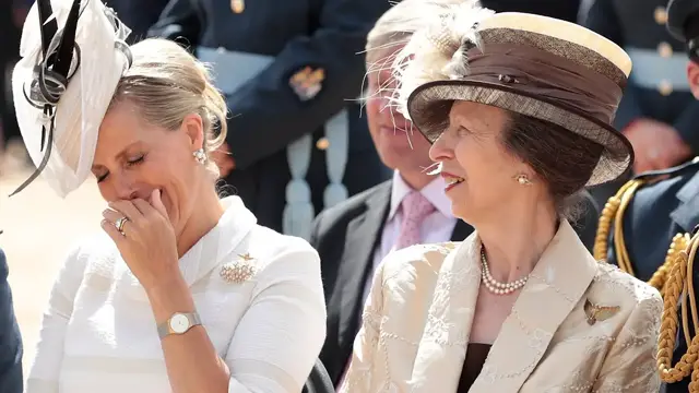 Video thumbnail for Body Language Proves These Royals Don't Get Along