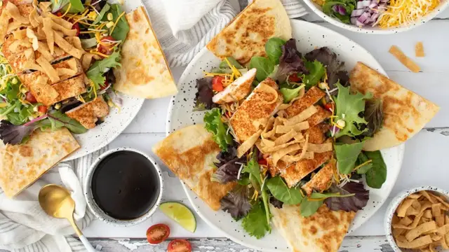 Video thumbnail for Copycat Chili's Quesadilla Explosion Salad Recipe