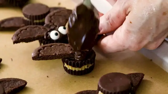 'Video thumbnail for ADORABLE Healthier Gluten-Free Oreo Peanut Butter Cup Bats (720p 24fps)'