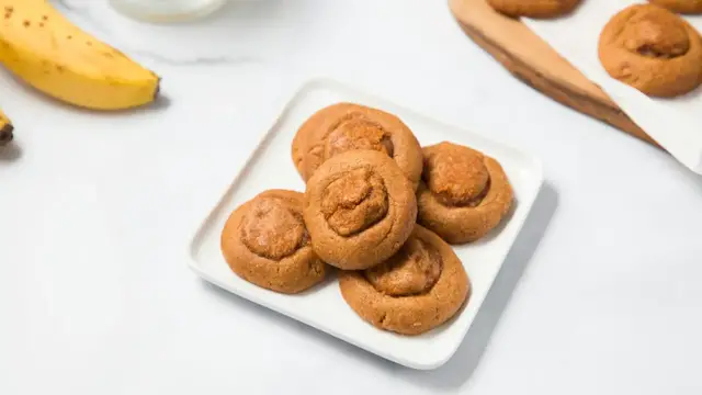 'Video thumbnail for These 3-Ingredient Peanut Butter Thumbprint Cookies Are Cheap, Easy, And Delicious'