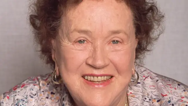 Video thumbnail for Julia Child's Egg Trick For Creamier Scrambles Is Game-Changing