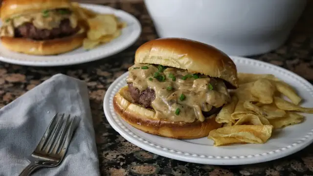 Video thumbnail for Creamy Beef Stroganoff Burgers Recipe
