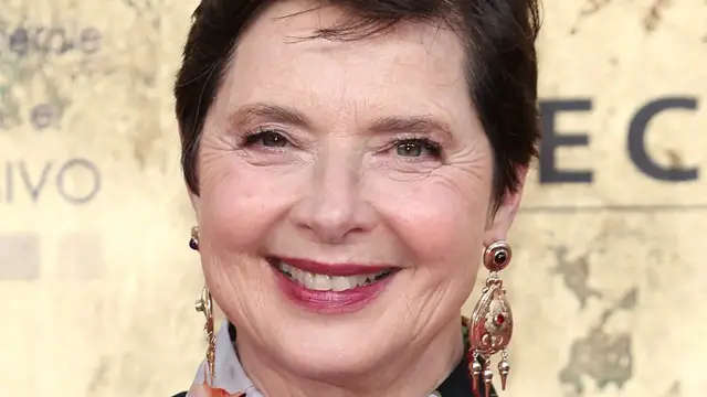 'Video thumbnail for Isabella Rossellini's Transformation Has Heads Turning'