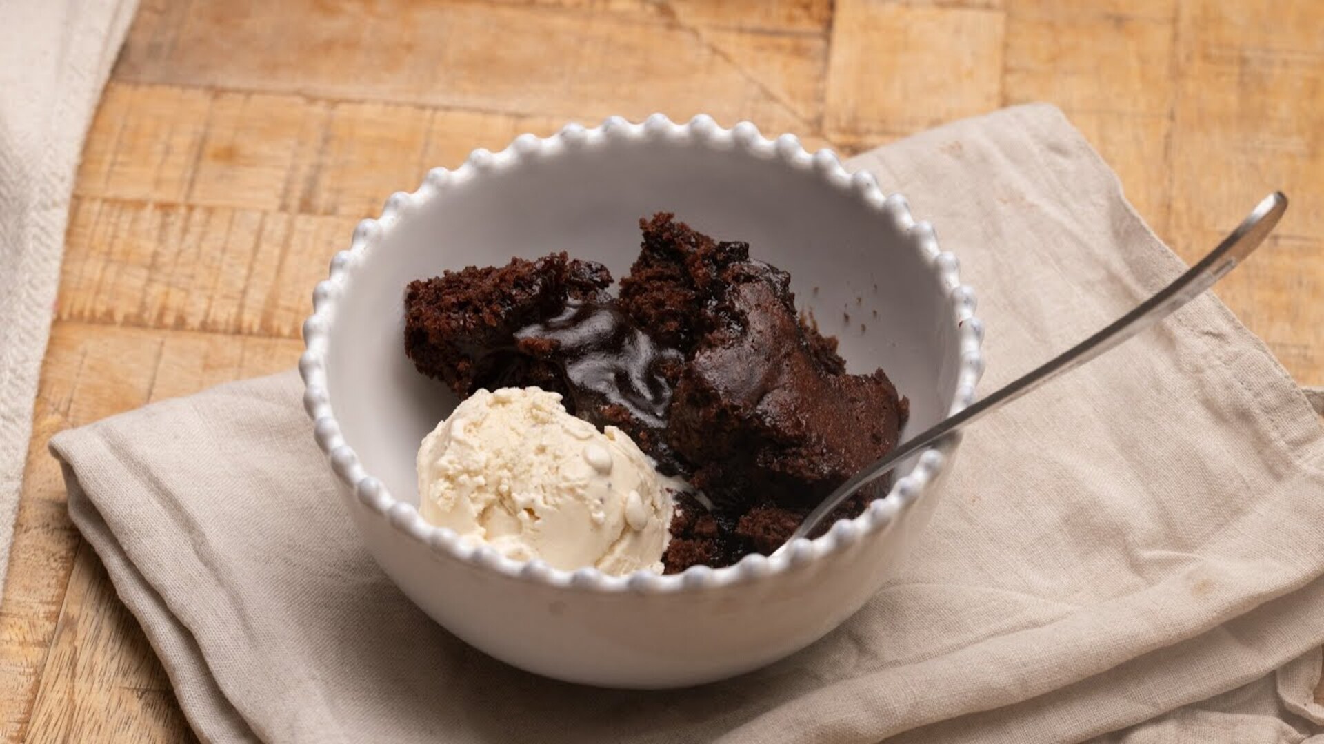 Video thumbnail for Need An Easy Dessert Recipe? Try This Chocolate Cobbler