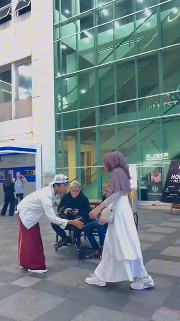 Video thumbnail for Kiss tangan romantis