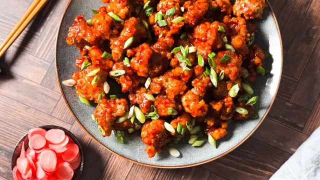 'Video thumbnail for Sweet And Spicy Korean Fried Popcorn Chicken Recipe'