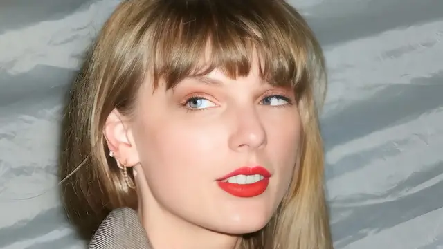 'Video thumbnail for Here's What Taylor Swift Really Looks Like Without Makeup'