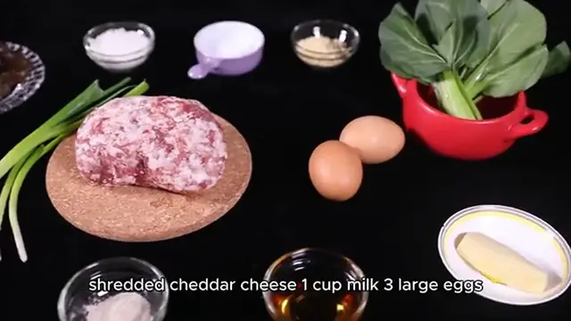 'Video thumbnail for Pioneer Woman Cheeseburger Pie recipe'