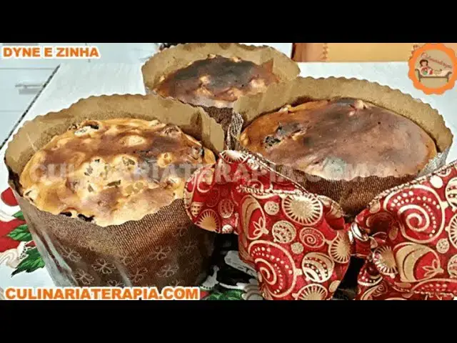 Video thumbnail for 🎄BOLOTONE DE NATAL - Bolo Panetone com Leite Condensado @Culinariaterapia