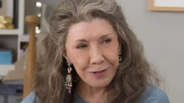 Video thumbnail for Lily Tomlin's Transformation Is Seriously Turning Heads
