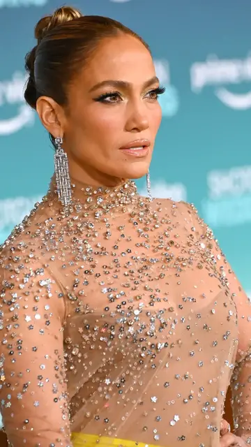 Video thumbnail for Jennifer Lopez's Engagement Ring Collection Is Stunning