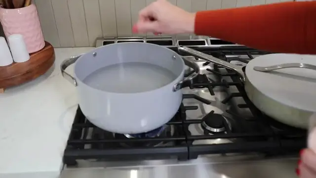 Video thumbnail for Easy Creamy Tomato Pasta (When You re Down to Pantry Staples)(720P HD)