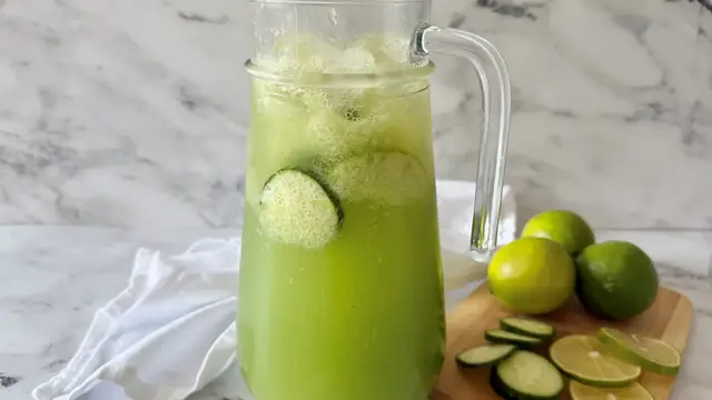 Video thumbnail for Sparkling Cucumber Limeade Recipe
