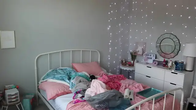 Video thumbnail for GIRLS BEDROOM MAKEOVER  BEFORE AND AFTER