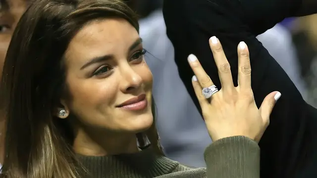 Video thumbnail for Yvette Prieto's Engagement Ring From Michael Jordan Cost A Fortune