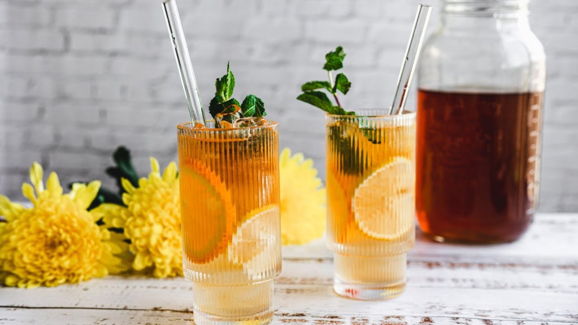 Video thumbnail for Citrus Sun Tea Recipe