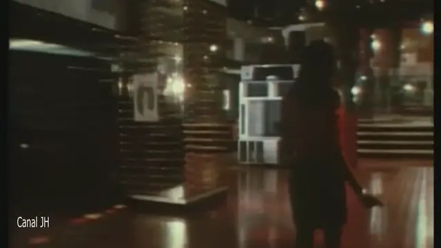 Video thumbnail for Serge Gainsbourg - Lola Rastaquouère - 1982