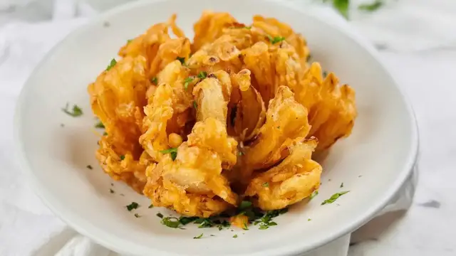 Video thumbnail for Easy Copycat Texas Roadhouse Cactus Blossom Recipe