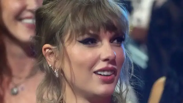 'Video thumbnail for Taylor Swift Moments That Left Everyone Cringing'