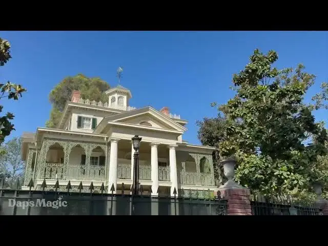 Video thumbnail for Haunted Mansion Closes for Transformation to Haunted Mansion Holiday at Disneyland 4K