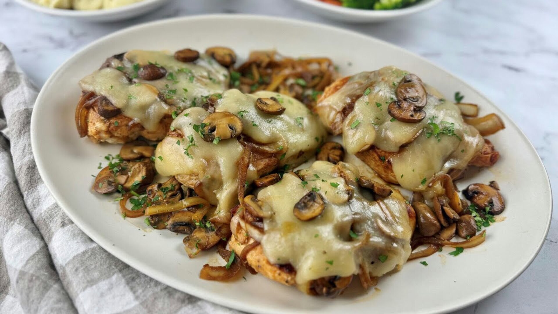 Video thumbnail for Copycat Texas Roadhouse Smothered Chicken Recipe