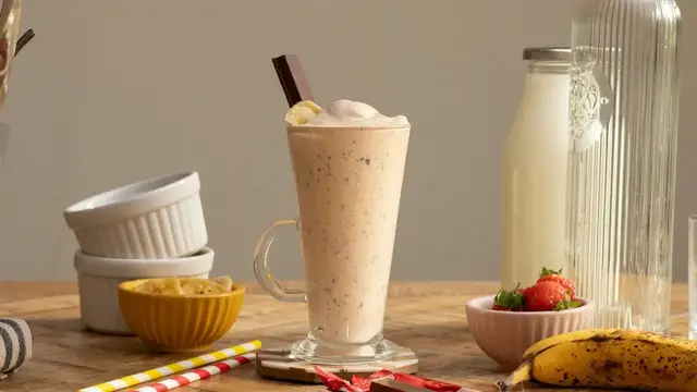 'Video thumbnail for Copycat McDonald's Discontinued Kit Kat Banana Split McFlurry Recipe'