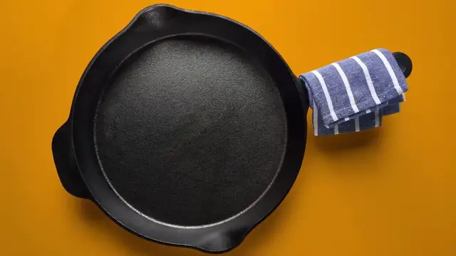 'Video thumbnail for Biggest Kitchen Fails On Rachael Ray's Show'