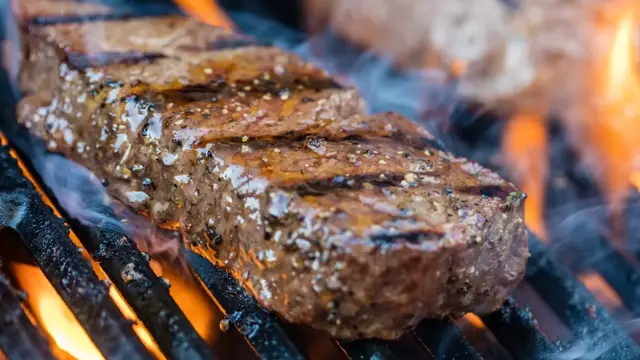 Video thumbnail for What Really Makes Texas Roadhouse's Steak Sauce So Delicious