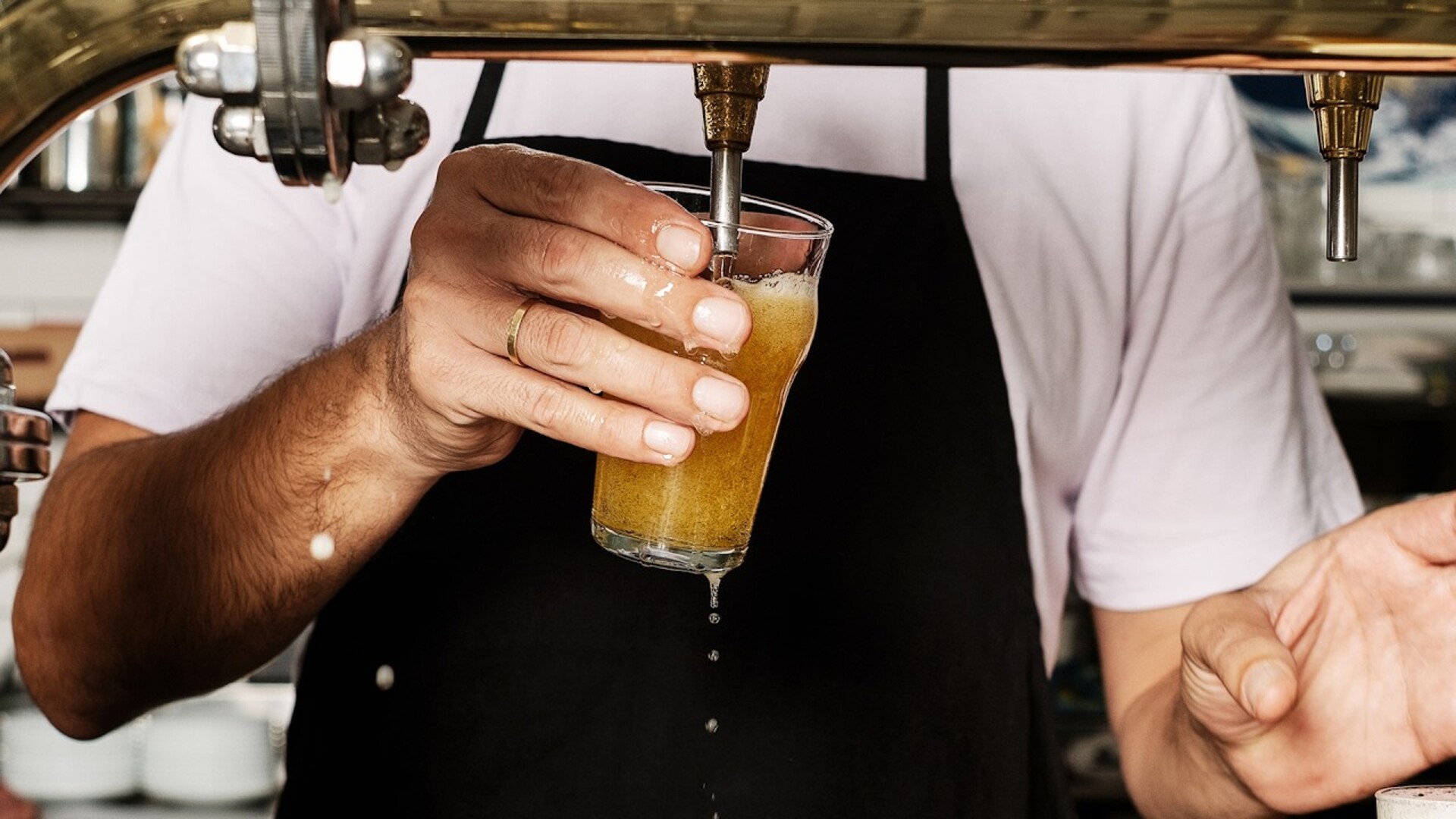 Video thumbnail for Bartenders Are Begging You Not To Say This When Ordering A Drink