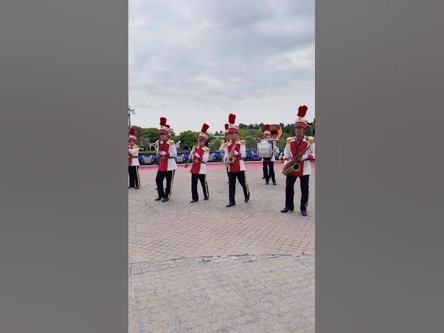 Video thumbnail for Tokyo Disneyland Band performs A Dream is a Wish Your Heart Makes