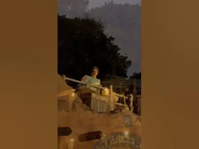 Video thumbnail for Jasmine waves during #CHOCWalk