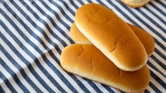 'Video thumbnail for 5 Healthiest Hot Dogs Buns - And 5 You Should Think Twice About'