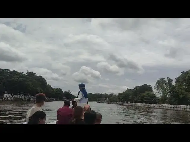 Video thumbnail for Suasana Santai Sungai Martapura #shorts #fyp #holiday