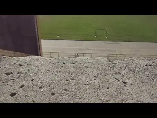 Video thumbnail for Bajando y Subiendo Gradas en Polideportivo