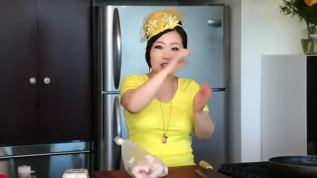 'Video thumbnail for Korean honey butter fried chicken (허니버터치킨) (720p 30fps)'