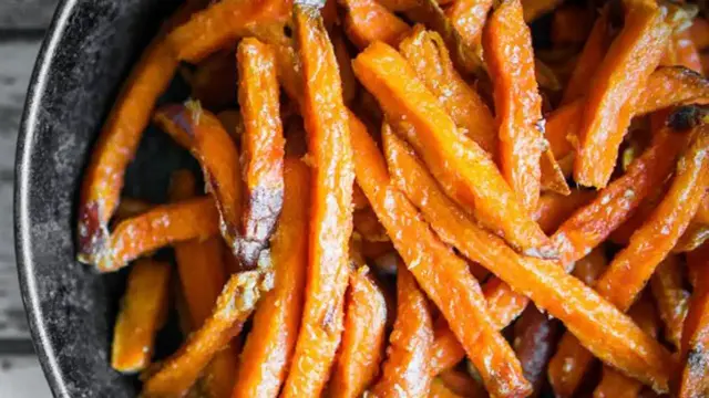 Video thumbnail for 7 Foods You Should Start Eating Before Bed