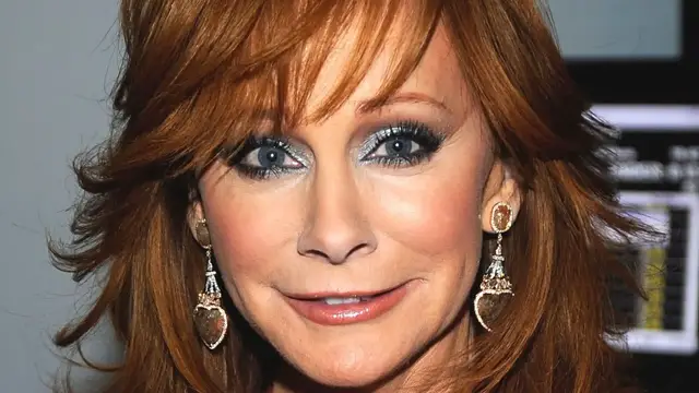 'Video thumbnail for What Reba McEntire Looks Like Underneath All That Makeup'