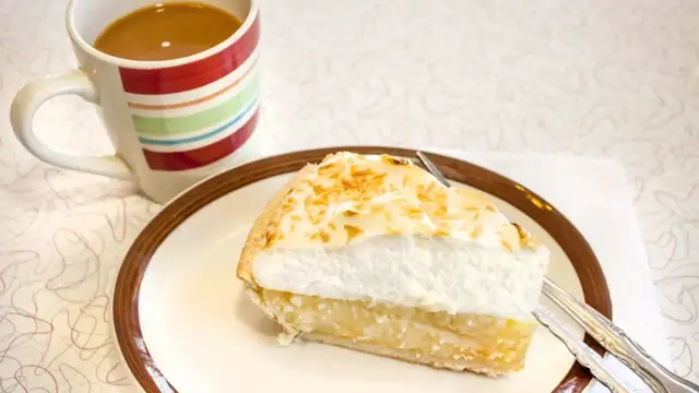 Video thumbnail for Old-School Diner Desserts That Are No Longer Popular