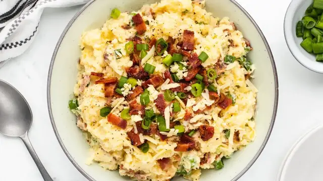 Video thumbnail for Creamy Loaded Baked Potato Salad Recipe