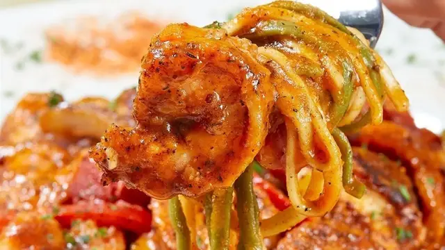 Video thumbnail for The Cheesecake Factory Menu Items Staff Avoid