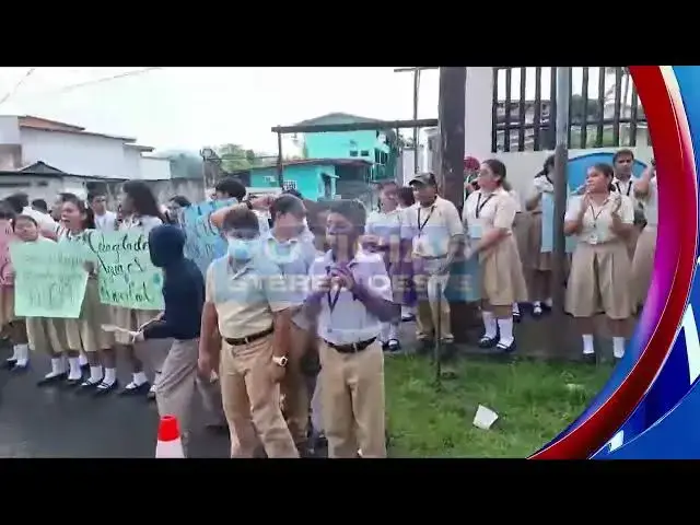 Video thumbnail for PROTESTA EN LAS AFUERAS DE casa hogar San José de Malambo