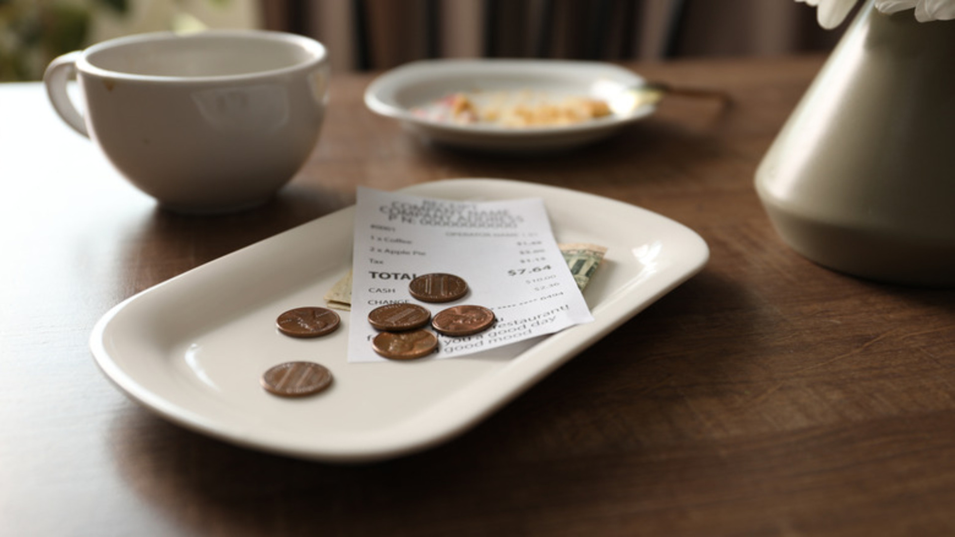 Video thumbnail for The Boomer Tipping Habit That Younger Diners Shake Their Heads At