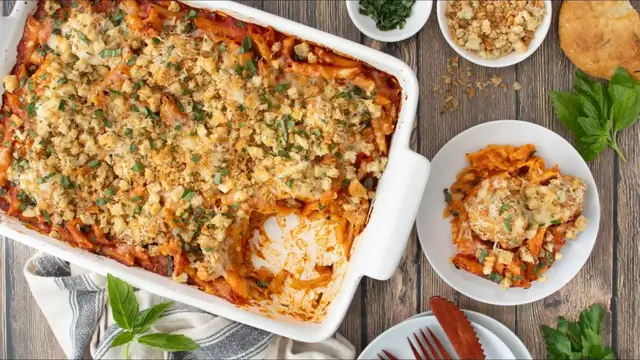 Video thumbnail for Dump And Bake Chicken Parm Casserole Recipe