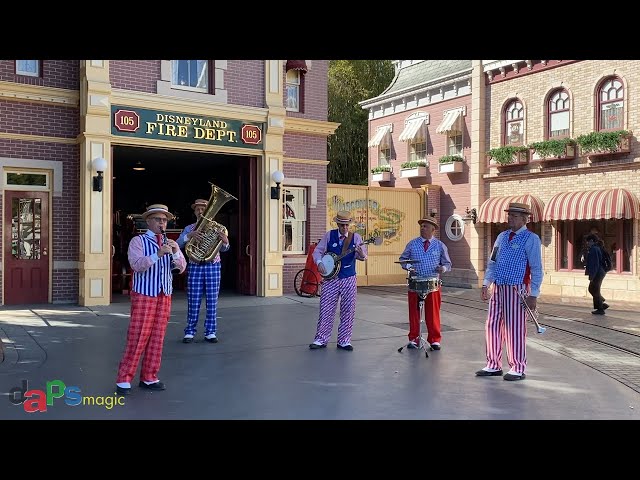 Video thumbnail for The Straw Hatters - Disneyland