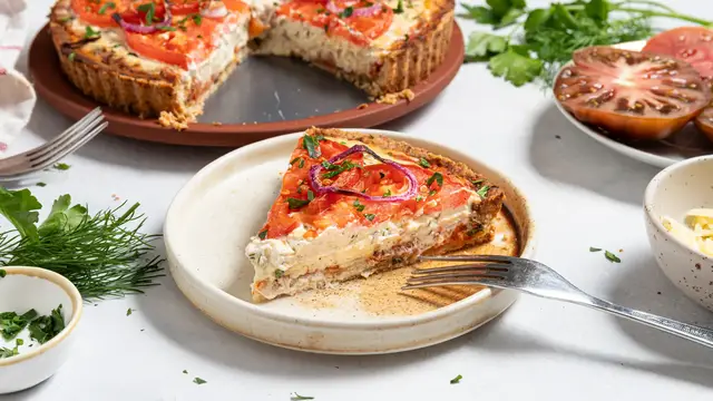 Video thumbnail for Cheesy Roasted Tomato Pie Recipe
