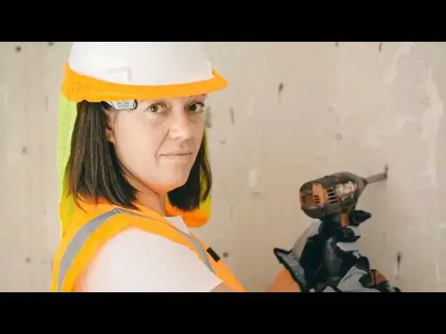 Video thumbnail for Madenlerde İş Sağlığı ve Güvenliği: Güvenli Çalışma Ortamları Nasıl Sağlanır?