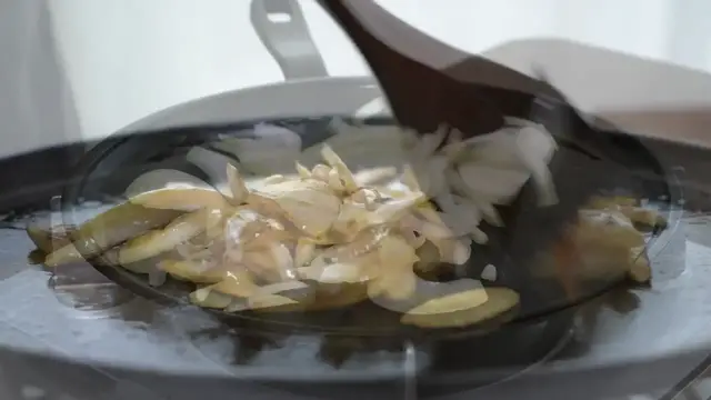 'Video thumbnail for 정말 맛있는 양파토스트 만들기 _ How to make Onion toast(720P_HD)'